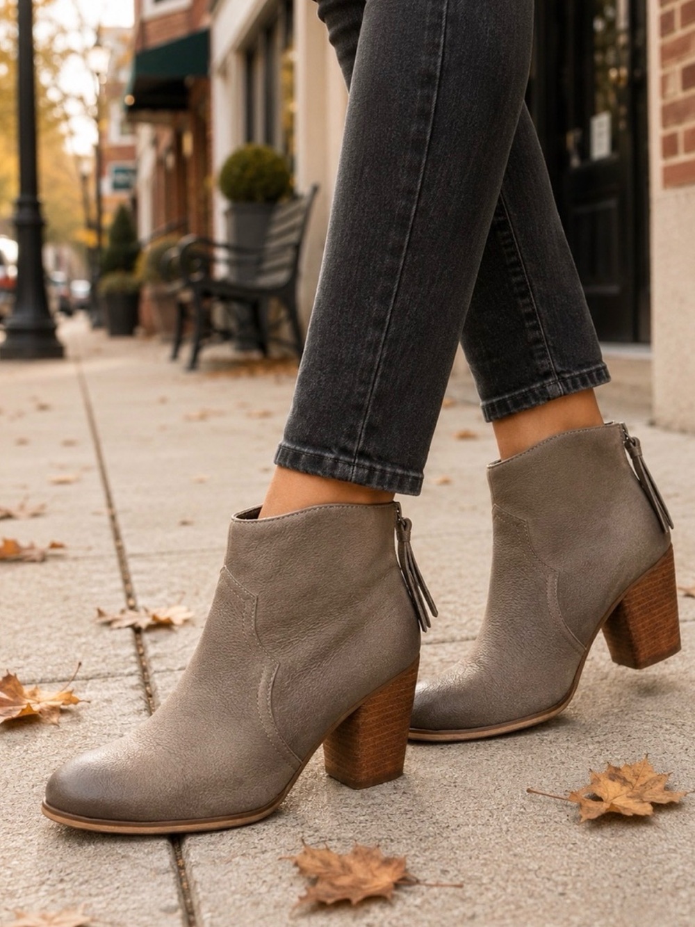 BP. Leather Ankle Booties Taupe Block Heel Back Zip Tassel Size 8.5